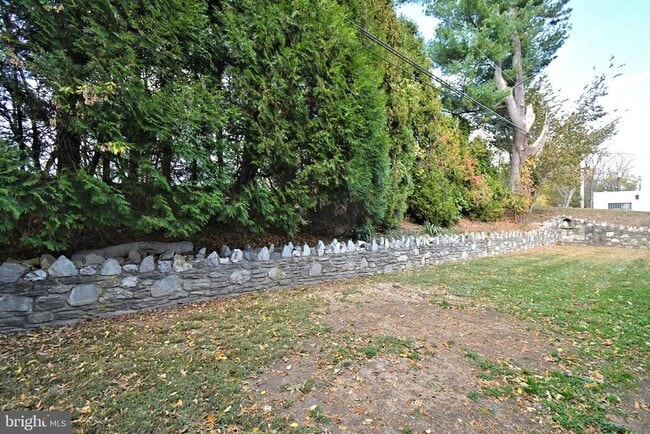 Building Photo - 201 Montgomery Ave