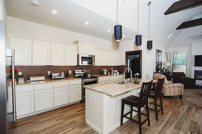 Foto del edificio - 1804 SW Riverstone Rd