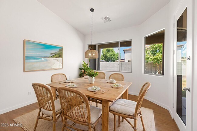 Building Photo - 8758 West Myrtle Ave