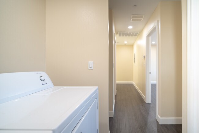 Building Photo - 3553 Sabina St