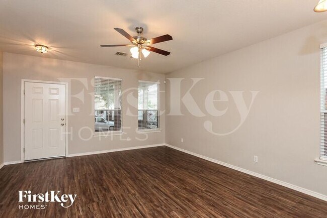 Foto del edificio - 6134 Big Bend Cove