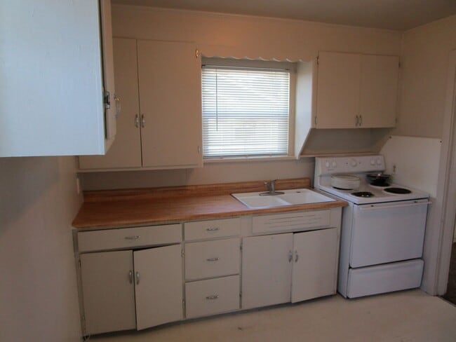 Building Photo - 0352