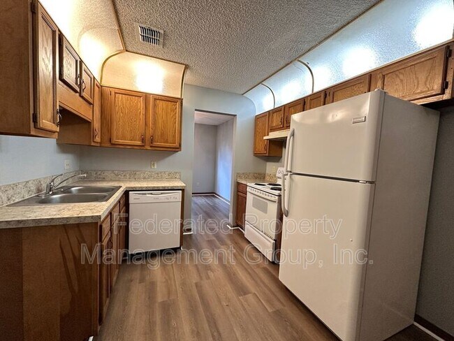 Foto del edificio - 1114 W Romaine Cir