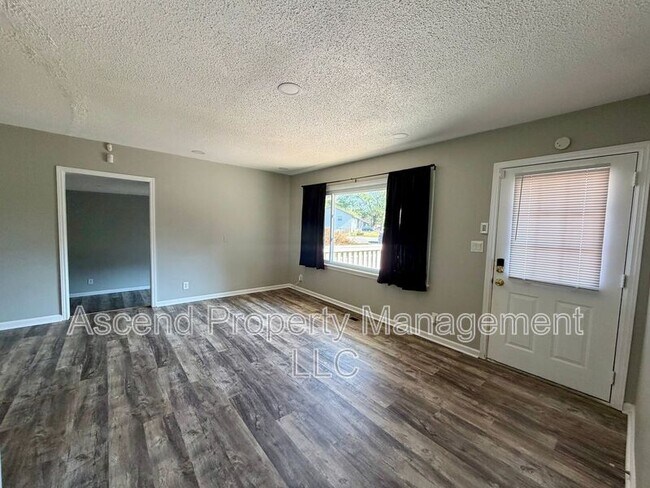 Building Photo - 7707 Canyon Dr