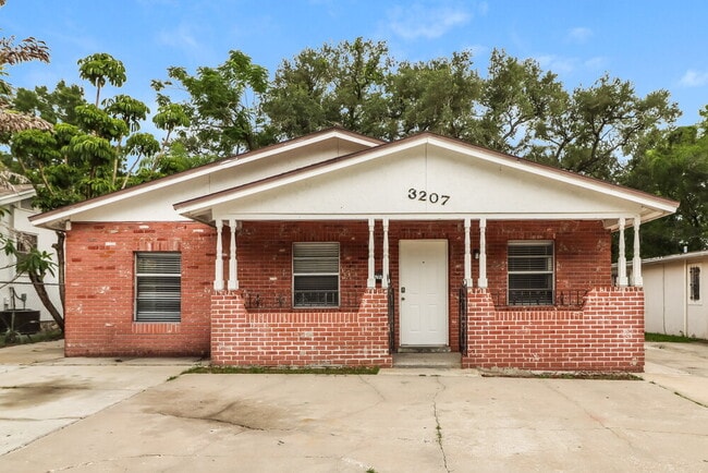 Building Photo - 3207 E 24th Ave
