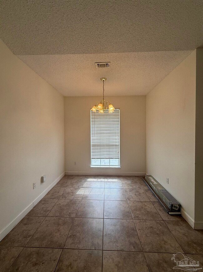 Foto del edificio - 6299 Cottage Woods Dr