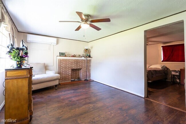 Foto del edificio - 1 br, 1 bath House - 8921 Sherbourne St