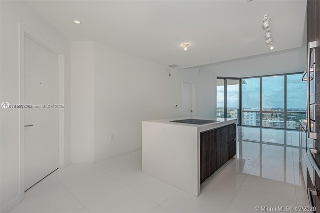 Foto del edificio - 851 NE 1st Ave