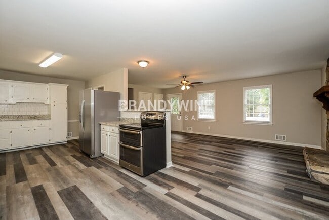 Foto del edificio - 95 Stone Wood Ln