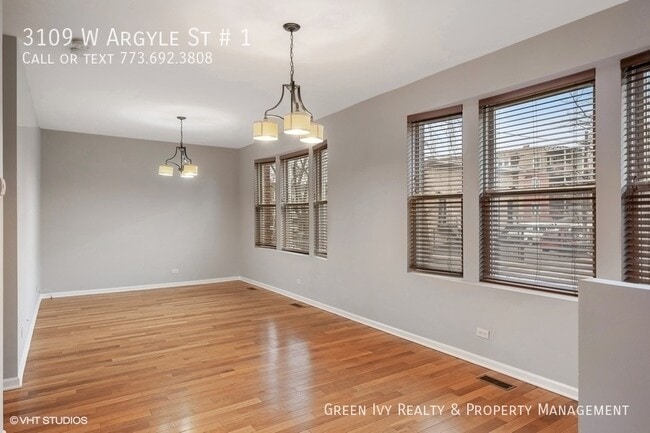 Building Photo - Huge Albany Park Duplex!