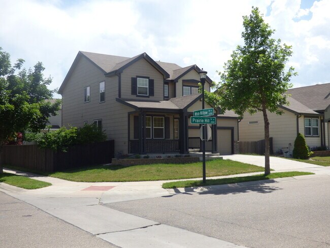 Foto del edificio - Stunning 4 bedroom/ 2.5 bath home with 2 car Attached Garage in Fort Collins, Colorado