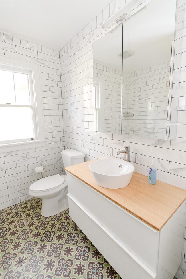 Building Photo - 188 Sycamore St