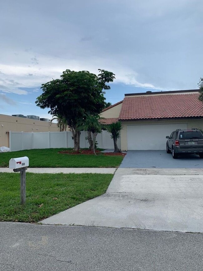 Building Photo - 560 NE 48th St