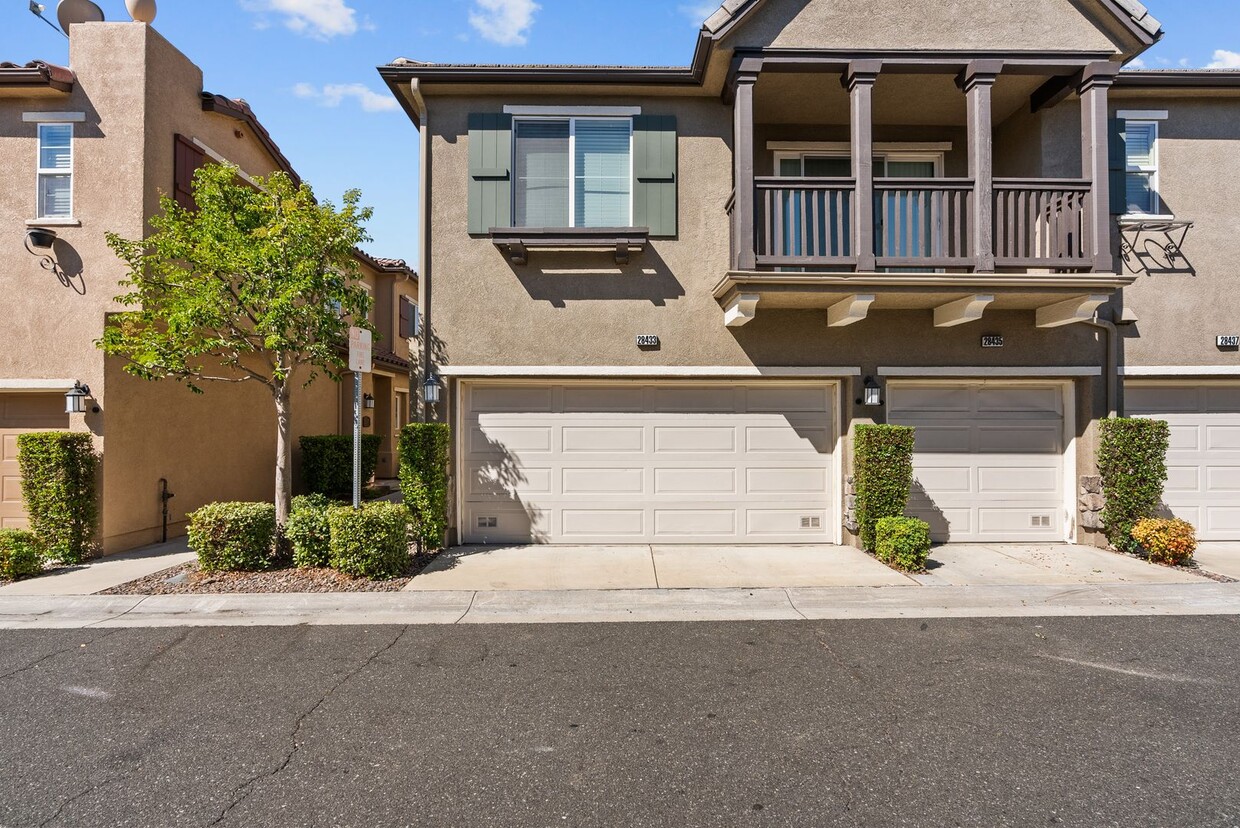 Primary Photo - Charming 3-Bedroom Mariposa Townhome for R...