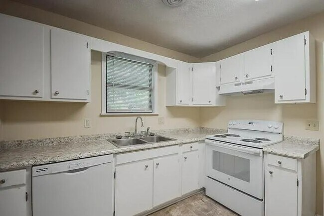 Foto del edificio - 105 Fallsbury Rd