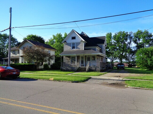 Foto del edificio - 424 E Prairie St