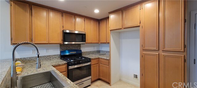 Foto del edificio - 8592 Belmont St