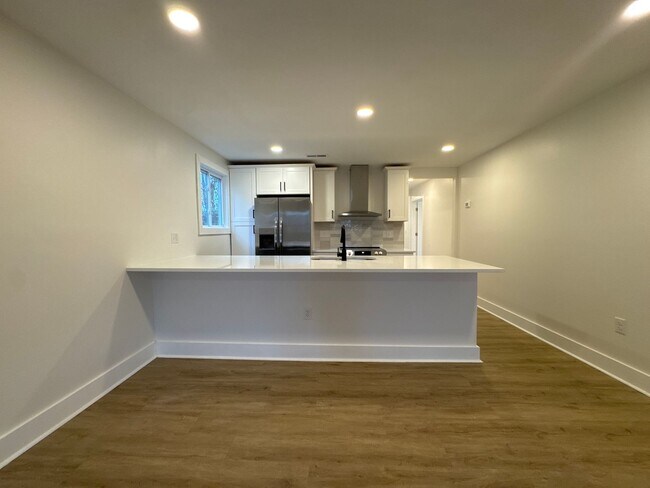 Foto del edificio - Fully Renovated 1930s Cottage in East Nashville – Move-In Ready