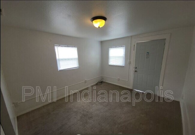 Foto del edificio - 1311 E 11th St