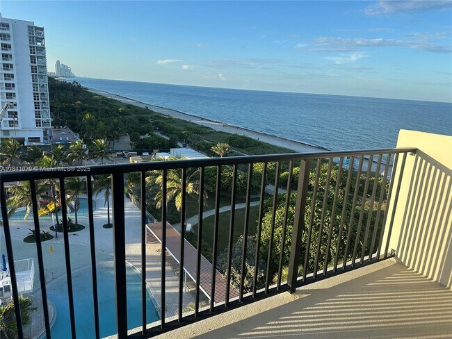 Foto del edificio - 9273 Collins Ave