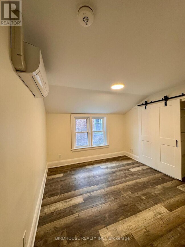 Photo du bâtiment - 19 Cambridge St S