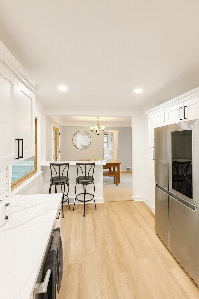 Foto del edificio - 1805 Beaconwood Ave