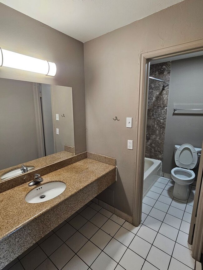 Building Photo - Remodeled Studio Apartments Near Memorial ...