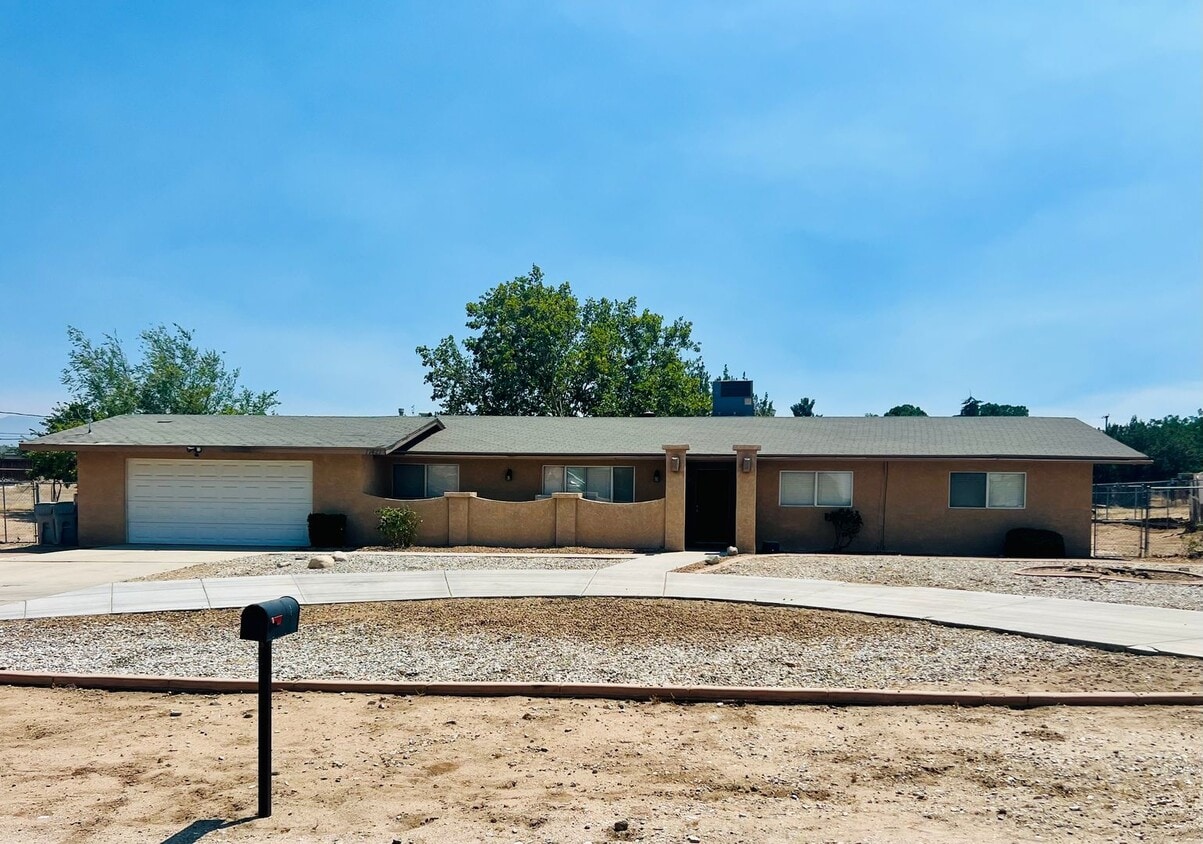 Primary Photo - 3-Bedroom Hesperia Home 50% Off 1st Months...