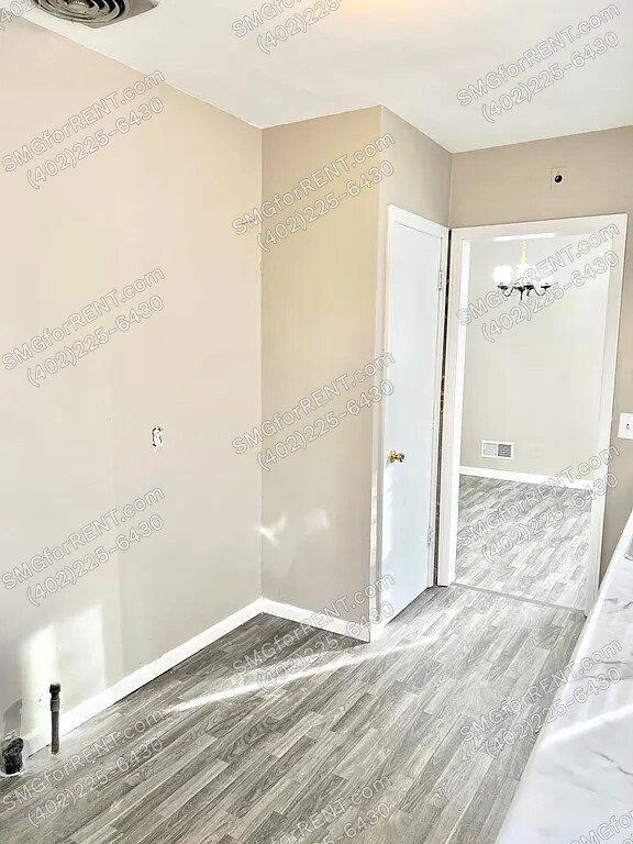 Building Photo - 2124 S 42nd St