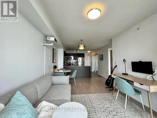 Photo du bâtiment - 800-800 Lawrence Ave W