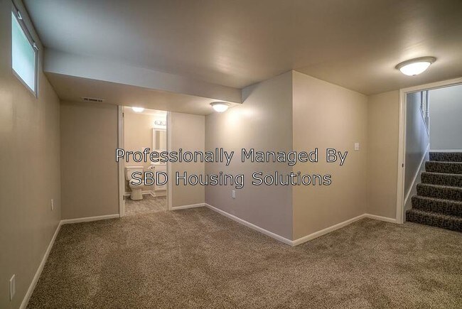 Building Photo - 9402 Fairwood Dr