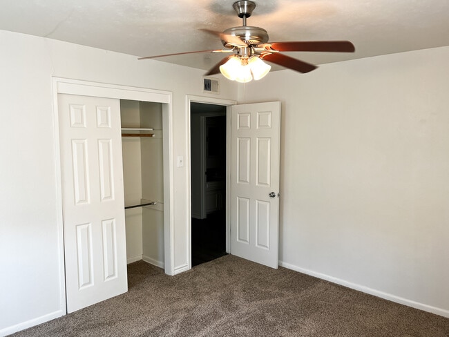 Building Photo - 1206 Glendora Dr