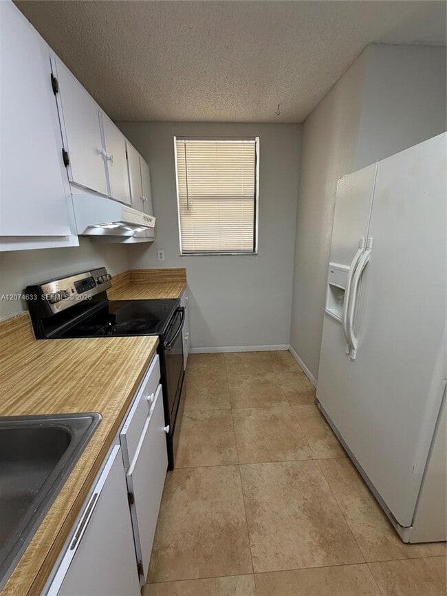 Building Photo - 8429 Forest Hills Dr