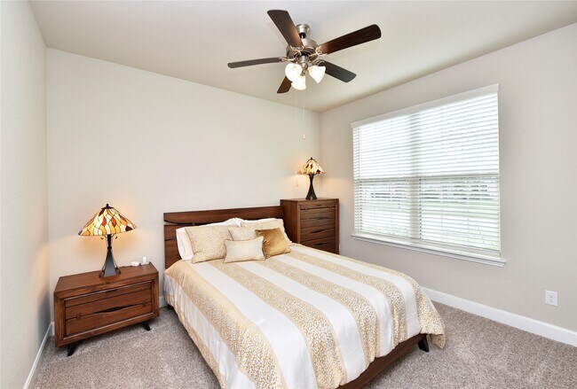 Foto del edificio - 5835 Euclid Loop