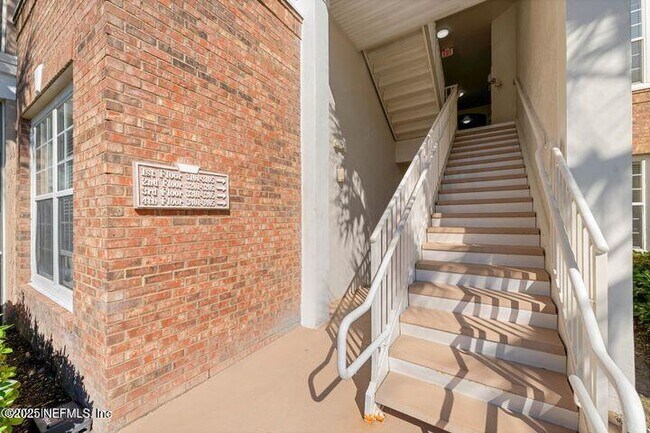 Foto del edificio - 11251 Campfield Dr