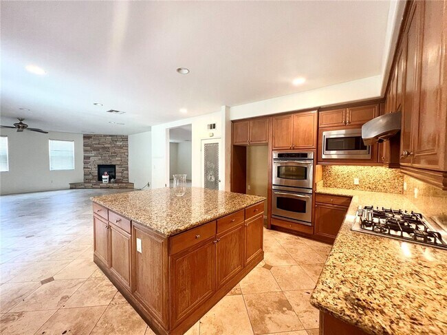 Foto del edificio - 1731 Crest View Pl