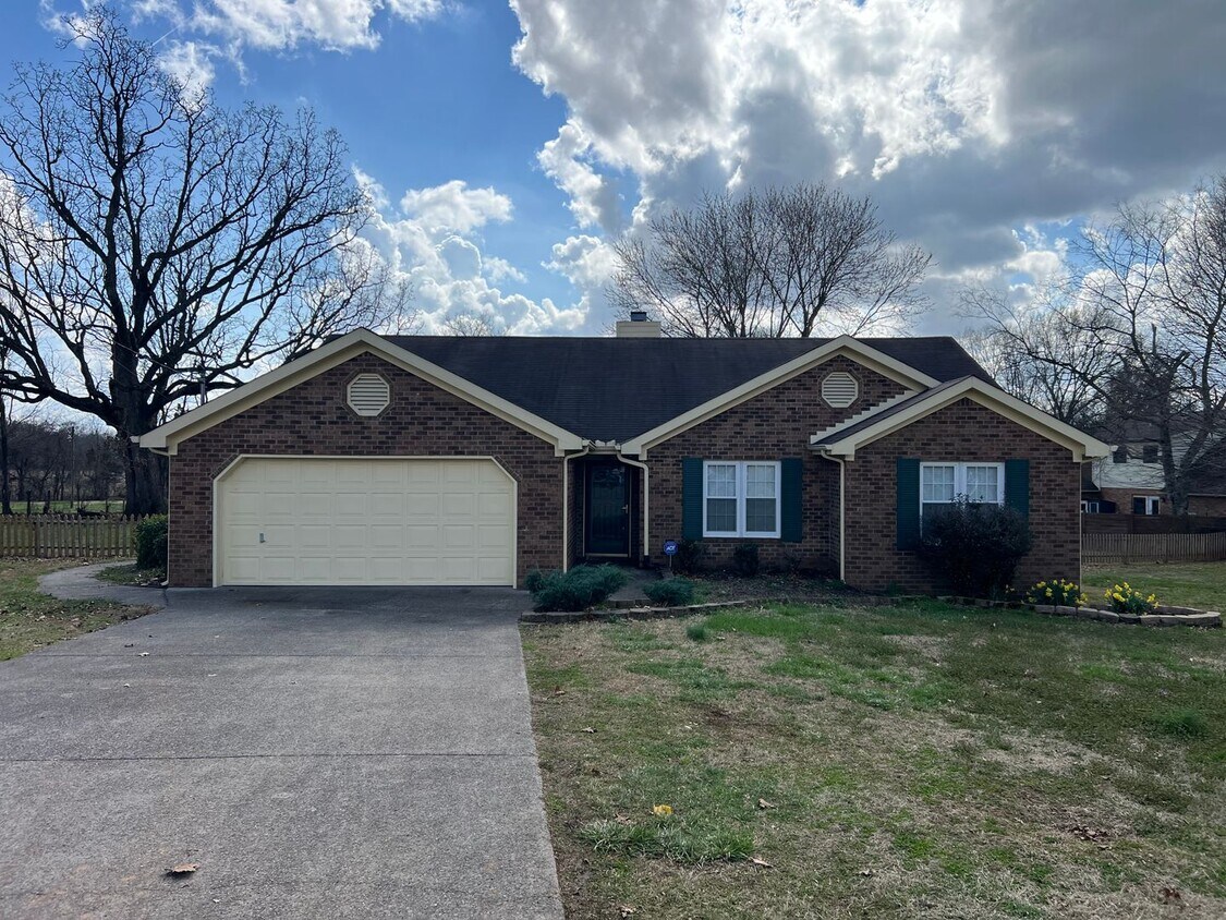 3BR 2BA 2 Car Garage + Large Fenced in Bac... House Rental in Smyrna