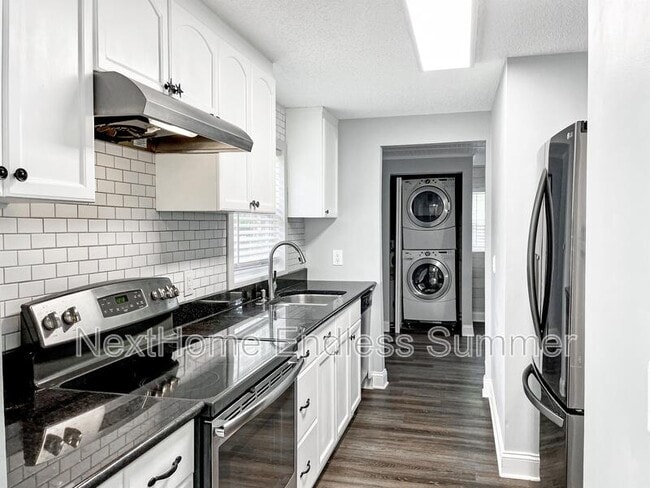 Building Photo - 115 Dolphin Blvd E