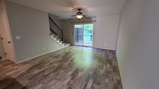 Building Photo - Beautiful 2 Bedroom Townhome in North Kans...