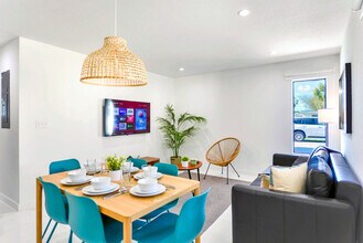 Building Photo - 2110 NW 66th St