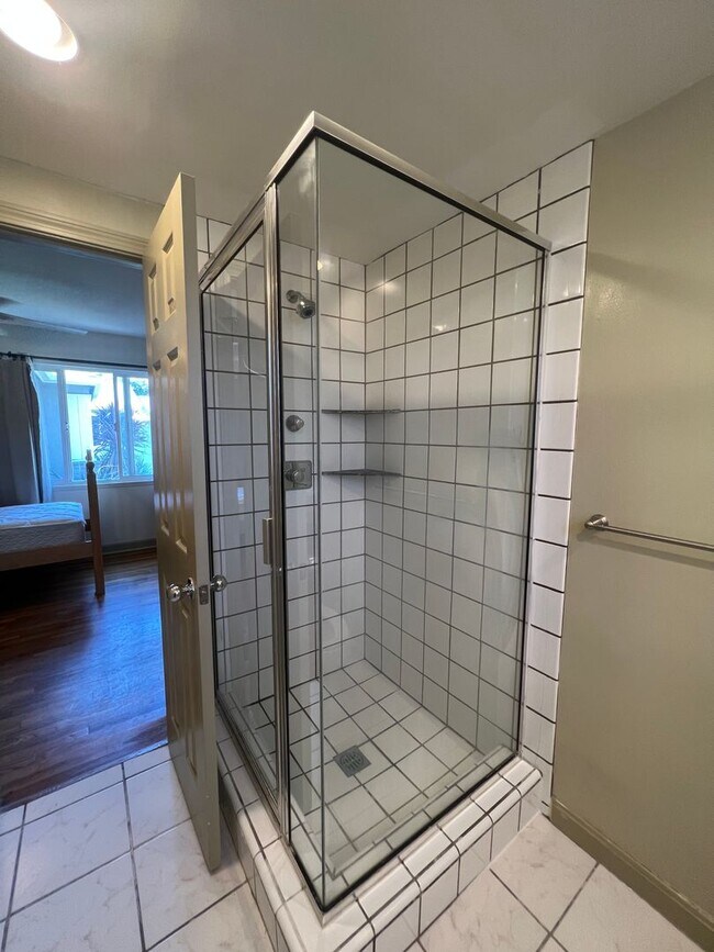 Foto del edificio - 1 bed, 1 bath Guest unit in Woodland Hills