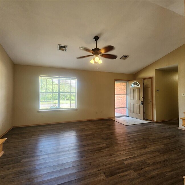Foto del edificio - 6840 NW Willow Springs Dr