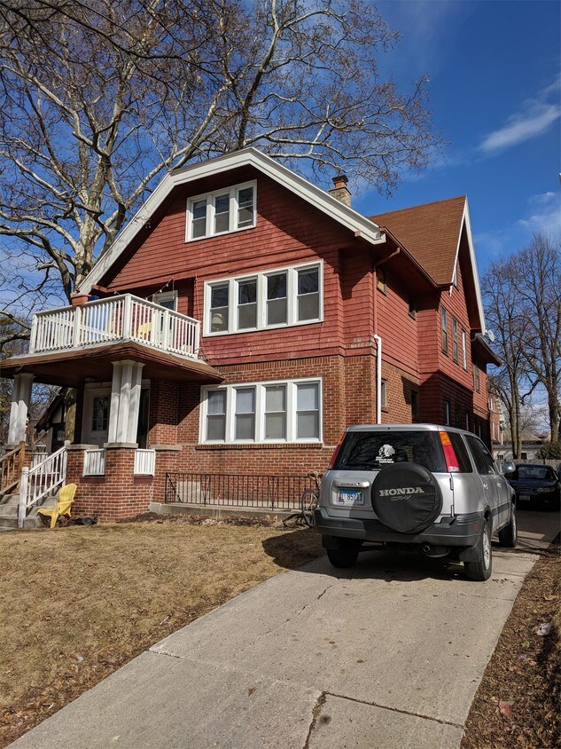 Primary Photo - 3372 N Downer Ave