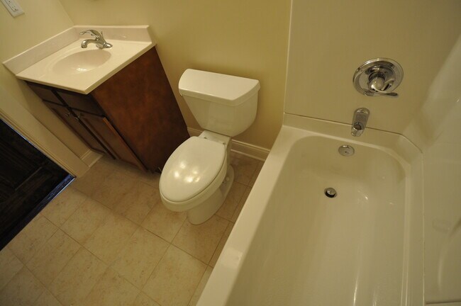 Foto del edificio - Pre-Leasing Now for the Fall Semester 2026