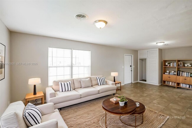 Foto del edificio - 5961 NW 14th Ct