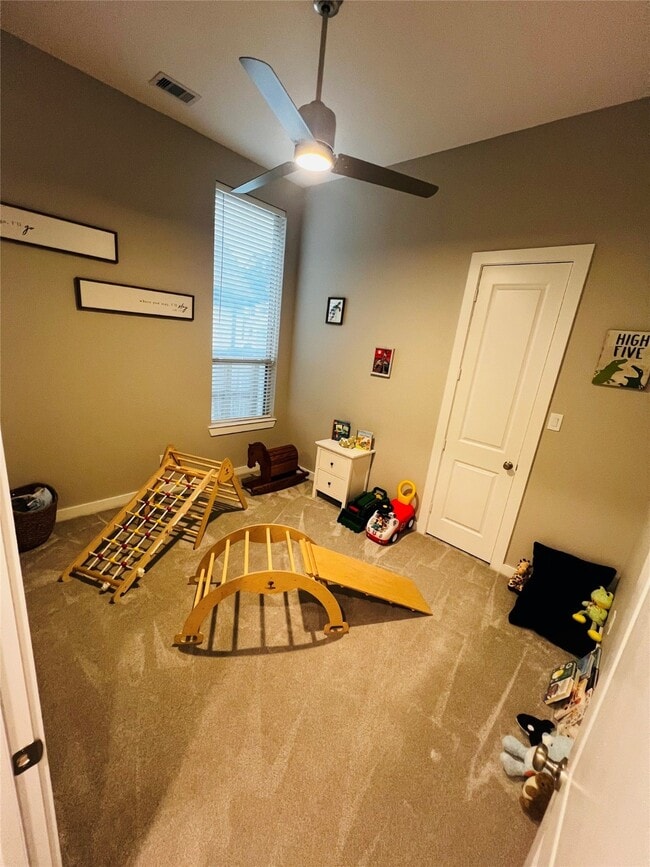 Building Photo - 217 Sky Top Dr