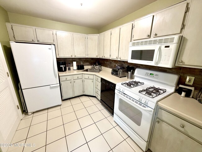 Building Photo - 100 Puffin Glade