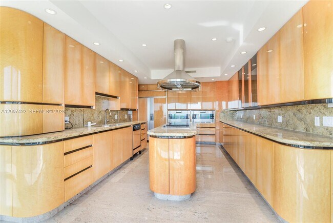 Foto del edificio - 9601 Collins Ave