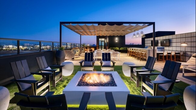 Rooftop Lounge - The Row at Red Hill