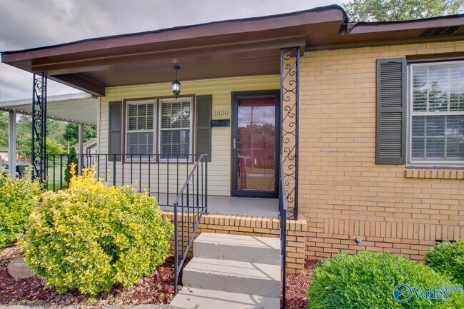 Foto del edificio - 1830 Oakwood Ave NE
